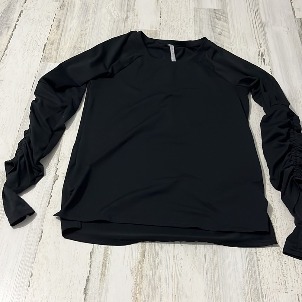 Fabletics Adjustable Sleeve Top Size Small - Picture 4 of 7